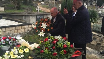 Visoki predstavnik položio cvijeće na grobu Srđana Aleksića u Trebinju.