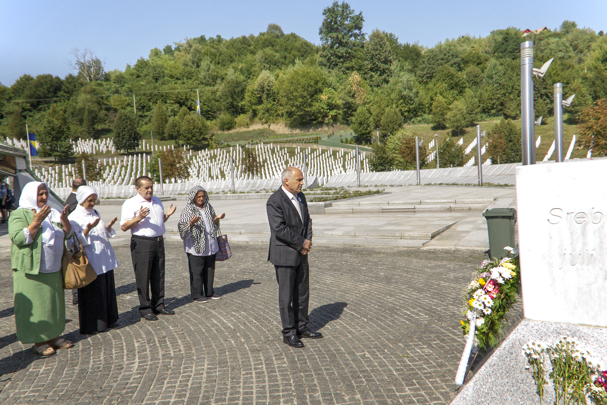 High Representative visits Srebrenica-Potočari Memorial Centre | Office ...