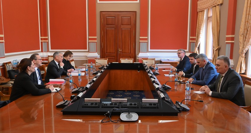 Presiding Arbiter Clint Williamson and PDHR/Brčko Supervisor Jonathan Mennuti meet Brčko Mayor Esed Kadrić, Deputy Mayor Anto Domić, District Assembly Speaker Siniša Milić, and Deputy Speaker Ivo Filipović