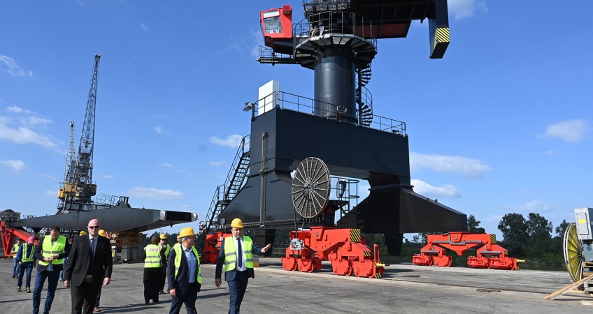 PDHR/Brčko Supervisor inspects installation works on the new Brčko Port crane